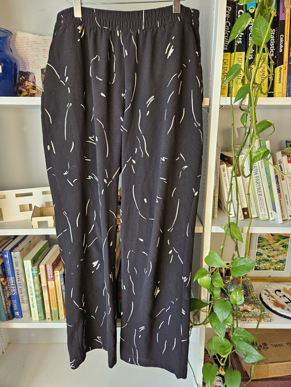 Vero Moda Black Wide-Leg Patterned Capri Pants Artsy Size Large Pockets Abstract
